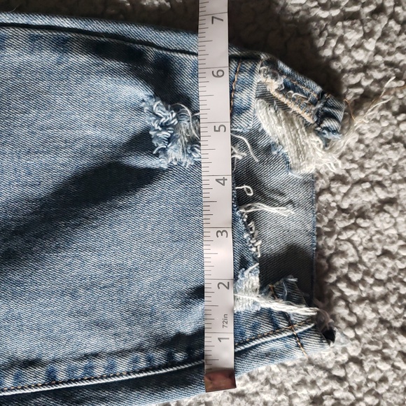 NWT Straight High-Rise Stretch Distressed Denim Jean in Light Wash - Picture 11 of 13